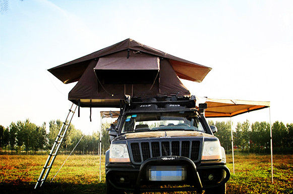 La tenda del campeggiatore della cima del camion di doppio strato, piega fuori le parti superiori dell'automobile della tenda 4x4 del tetto