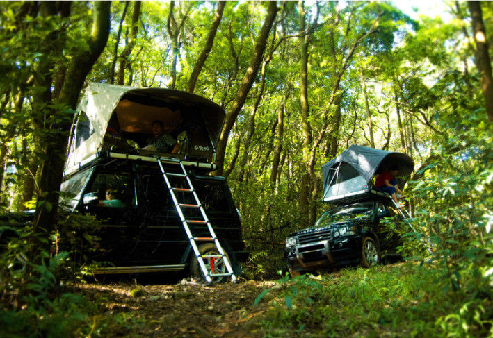 Tenda all'aperto del campeggiatore del tetto dell'automobile di avventura, tenda di alluminio della cima del tetto di 2 persone